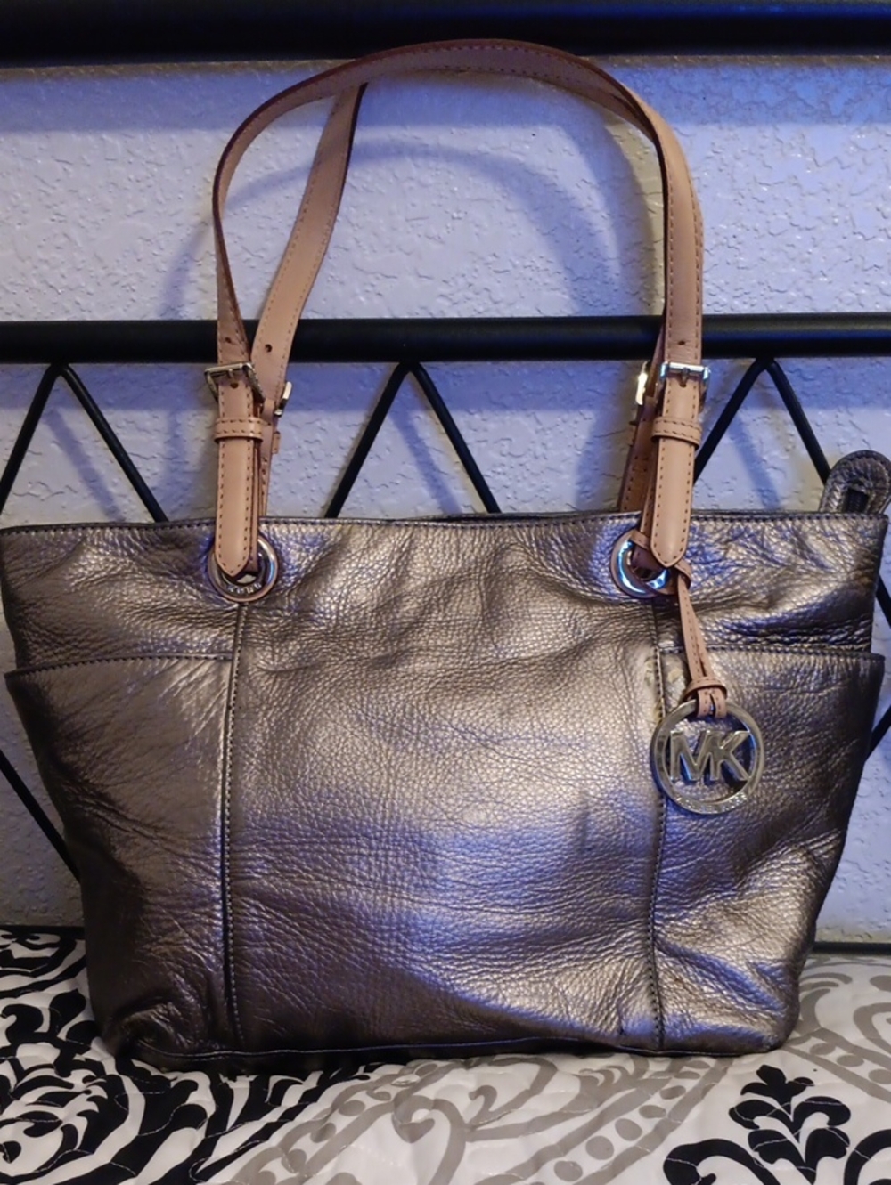 Michael Kors Preloved Metallic Tote. Fair Condition ,please Description.